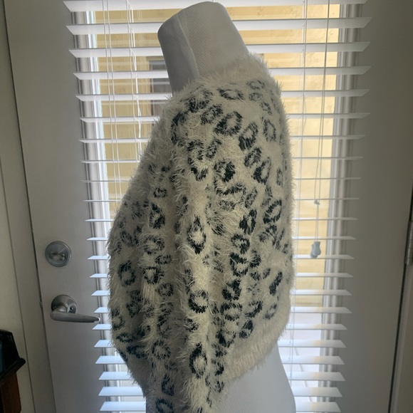 Kendall & Kylie Fuzzy Leopard Print Sweater - Picture 5 of 5